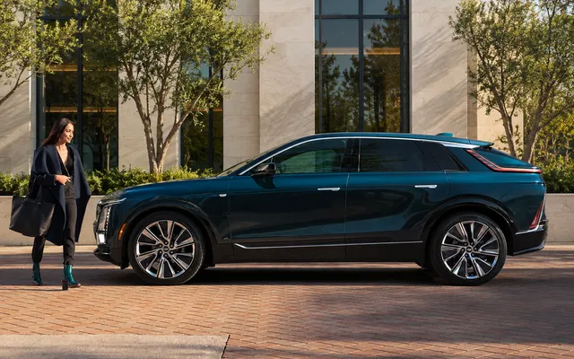 New OnStar: Voice Assistant and Parking Videos